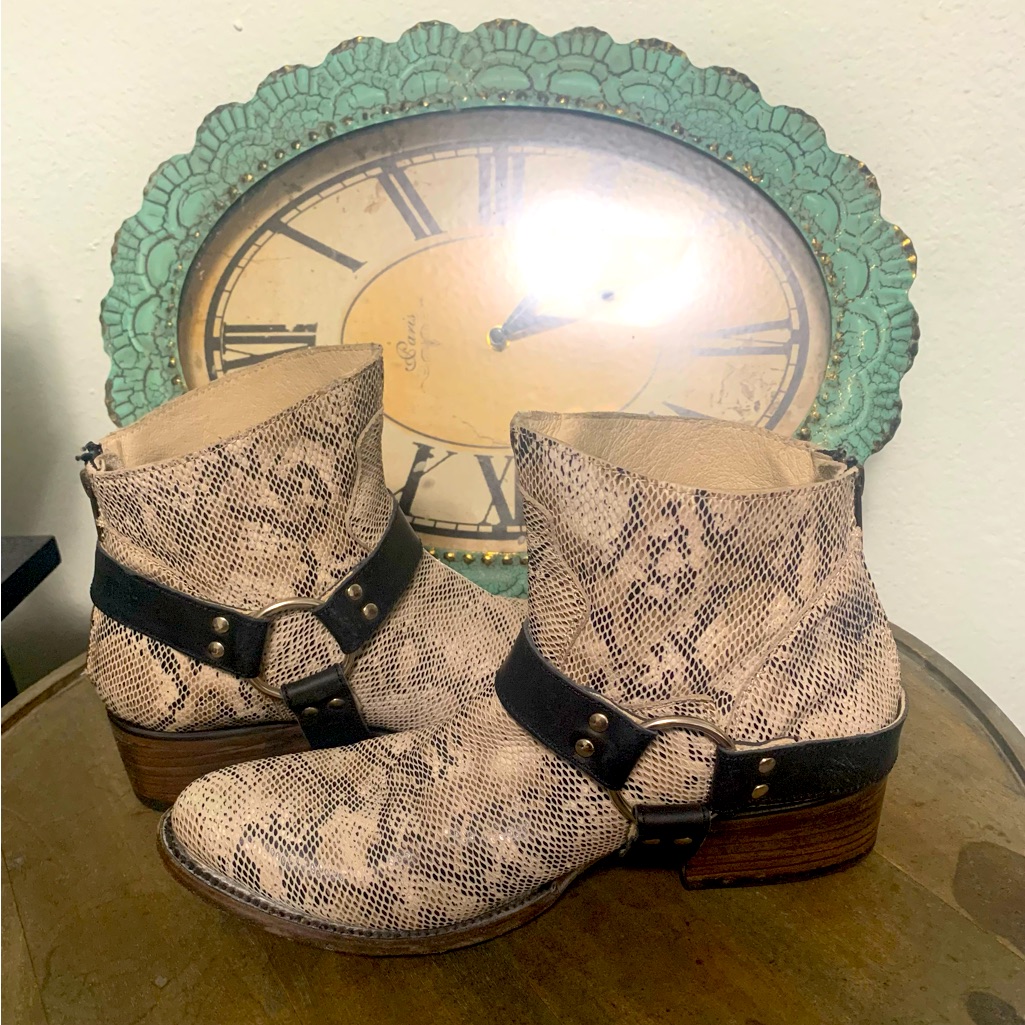 Rare Freebird Santiago Whitesnake Size 11 Rare